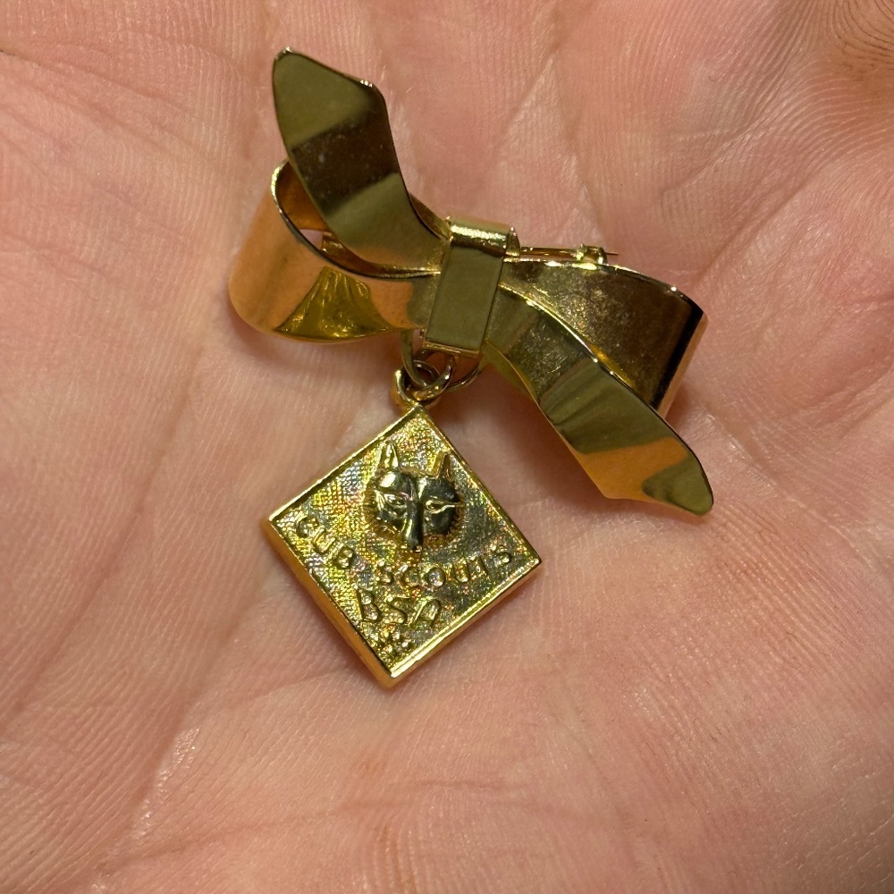 Vintage BSA Cub Scouts Den Mothers‎ Gold Tone Ribbon Bow Brooch